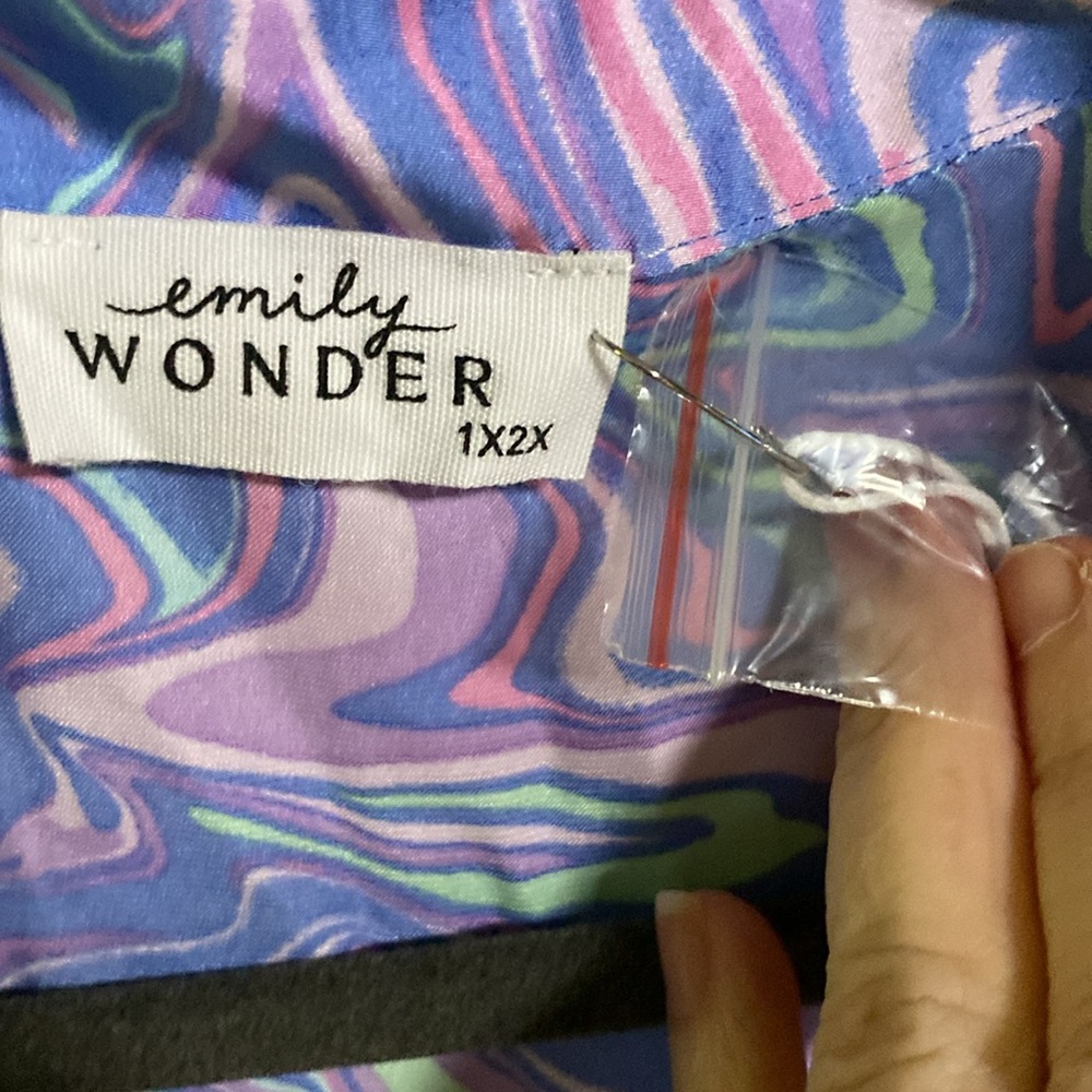 Emily Wonder 1X 2X collar shirt with a pocket - Picture 2 of 7